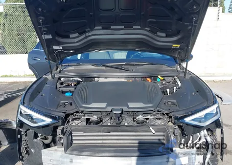 2019 Audi E-Tron Premium Plus из США, поврежденный, VIN WA1VAAGE2KB021539